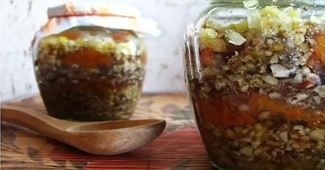 თხილის ნარევი თაფლით პოტენციალისათვის